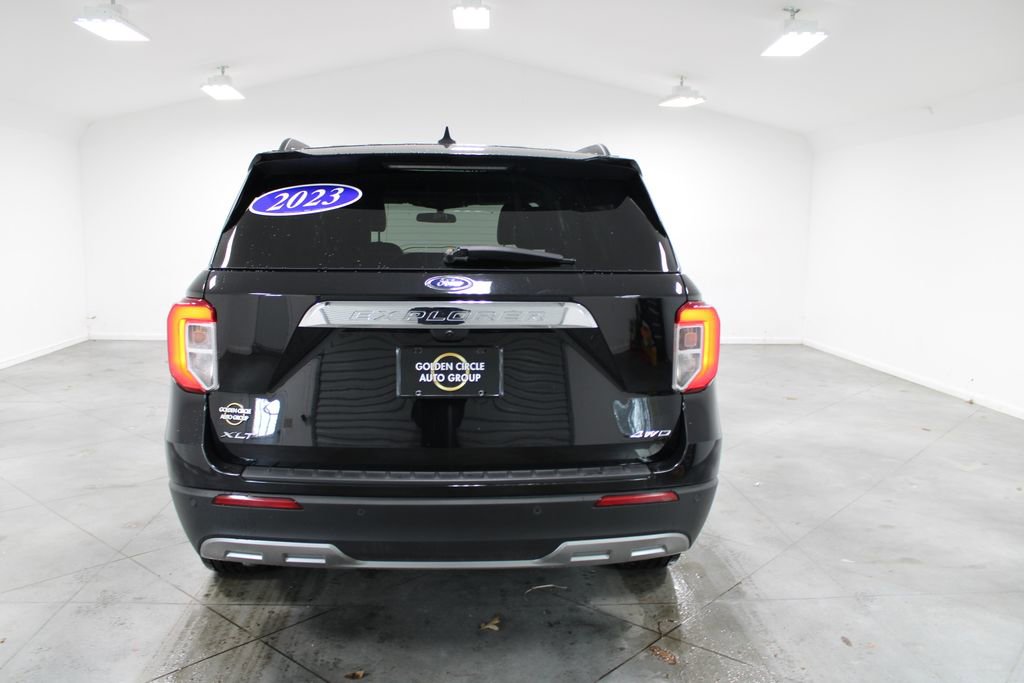 Used 2023 Ford Explorer XLT w/ Equipment Group 202A image 8