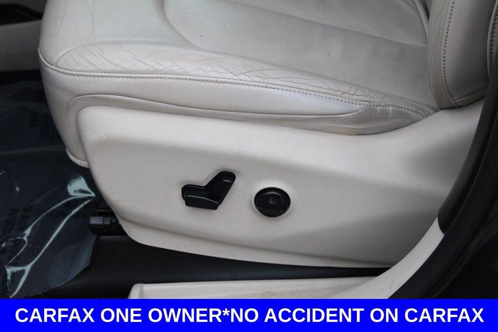 Used 2017 Chrysler Pacifica Touring-L image 17