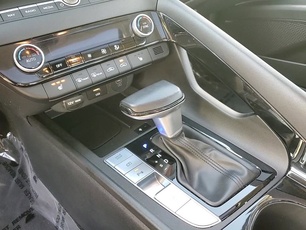 Certified 2024 Hyundai Elantra Limited image 19