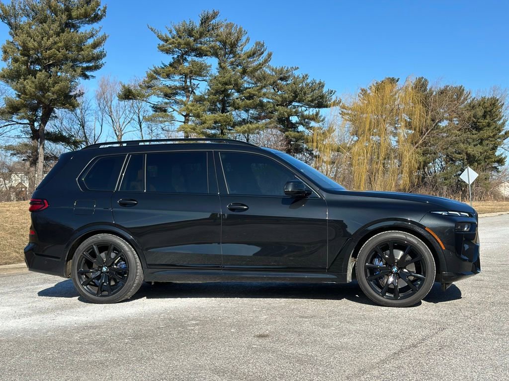 Used 2025 BMW X7 xDrive40i w/ M Sport Package image 8