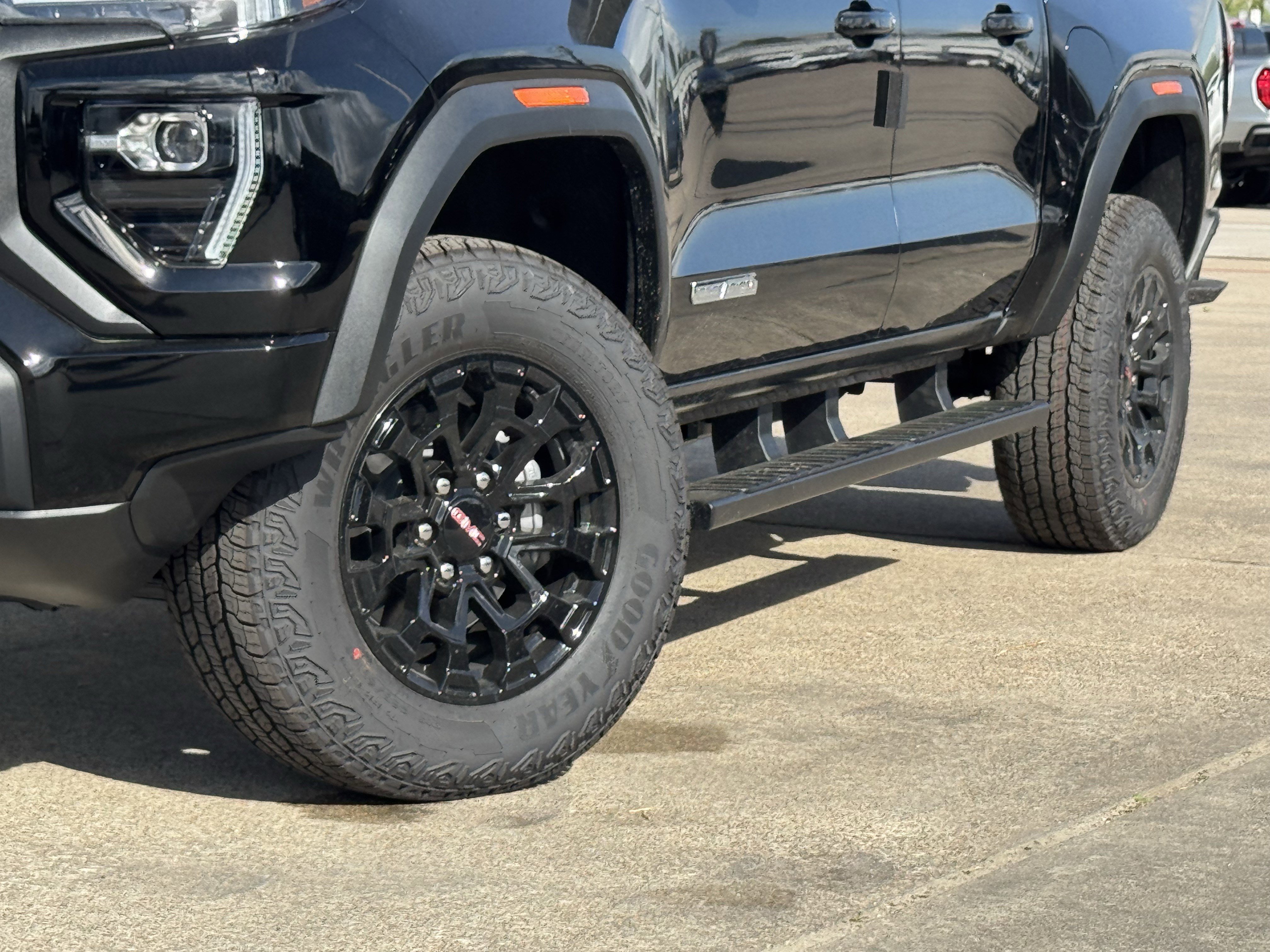 New 2026 GMC Canyon Elevation w/ Convenience Package image 12