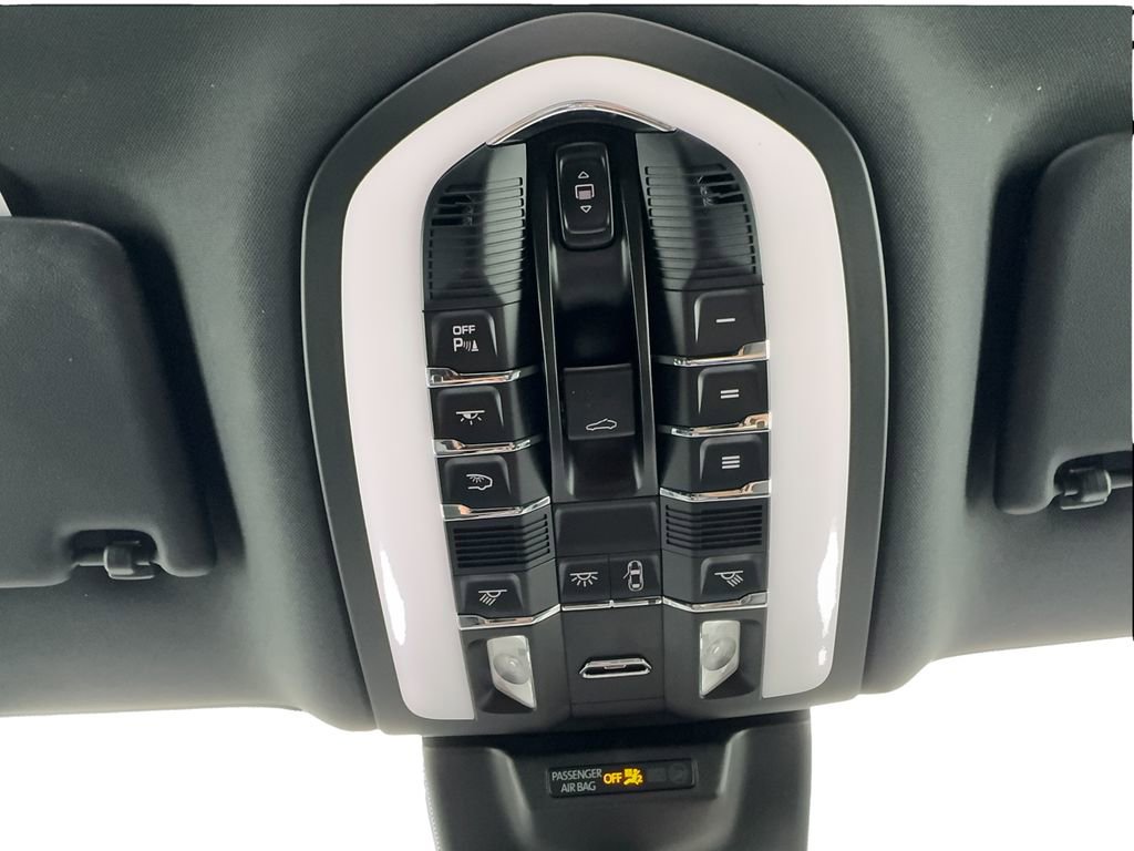 Used 2023 Porsche Macan w/ Sport Chrono Package image 46
