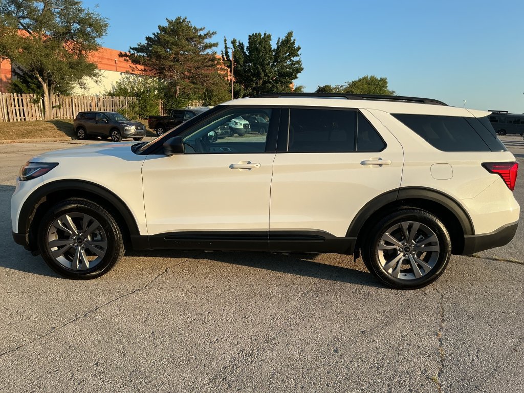 New 2026 Ford Explorer Active w/ Active Comfort Package AWD/4WD image 2