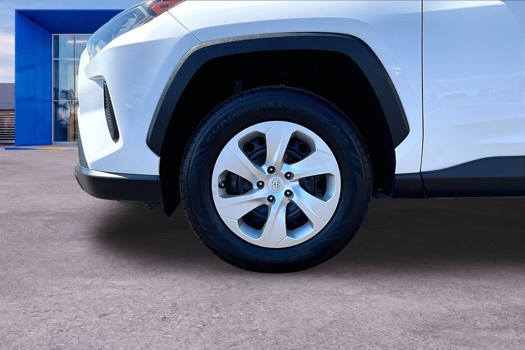 Used 2021 Toyota RAV4 LE FWD image 28