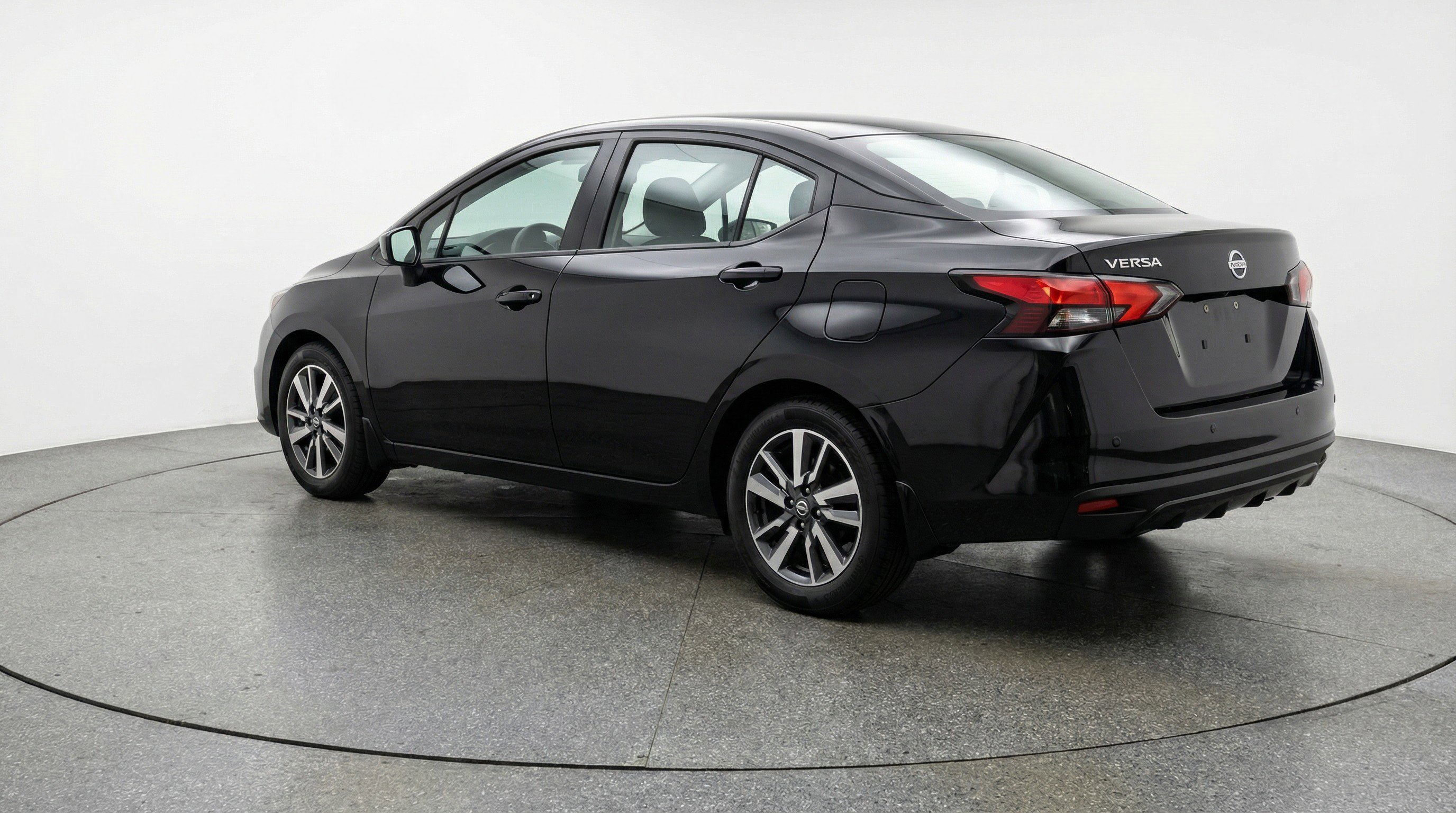 Used 2025 Nissan Versa SV image 6