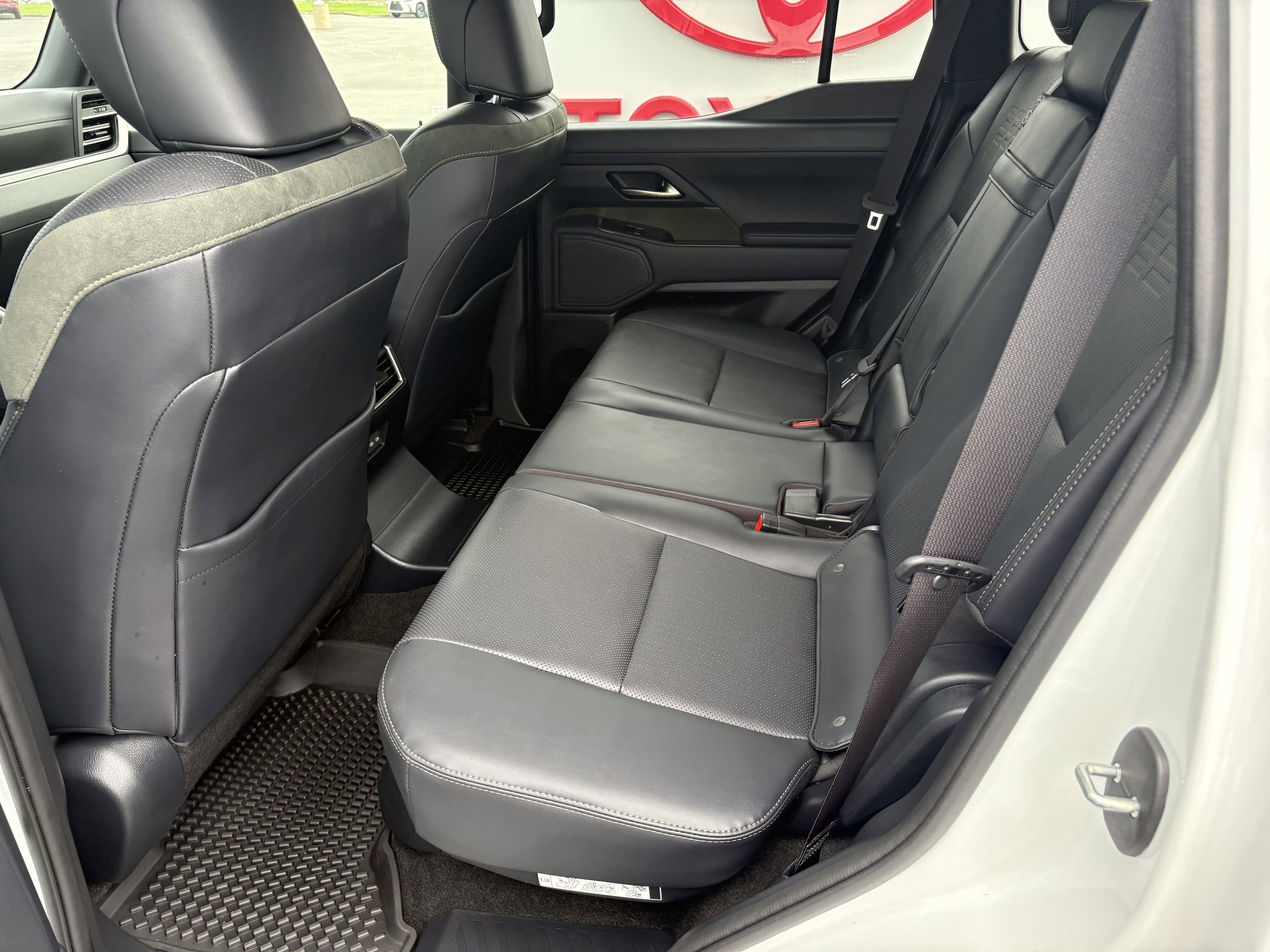 Used 2024 Lexus GX 550 image 7