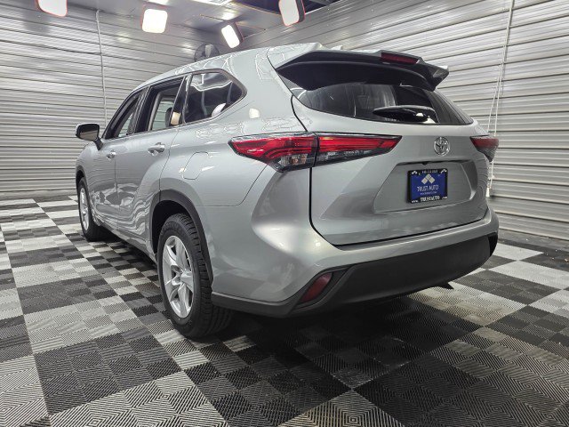 Used 2021 Toyota Highlander LE FWD image 7