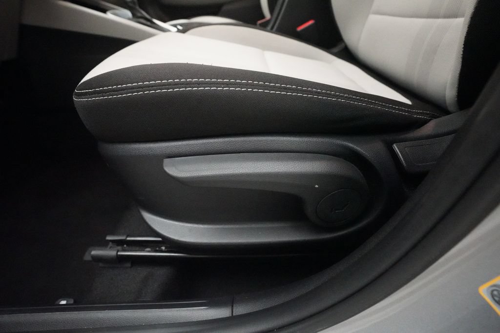 Used 2025 Hyundai Venue SEL FWD image 28
