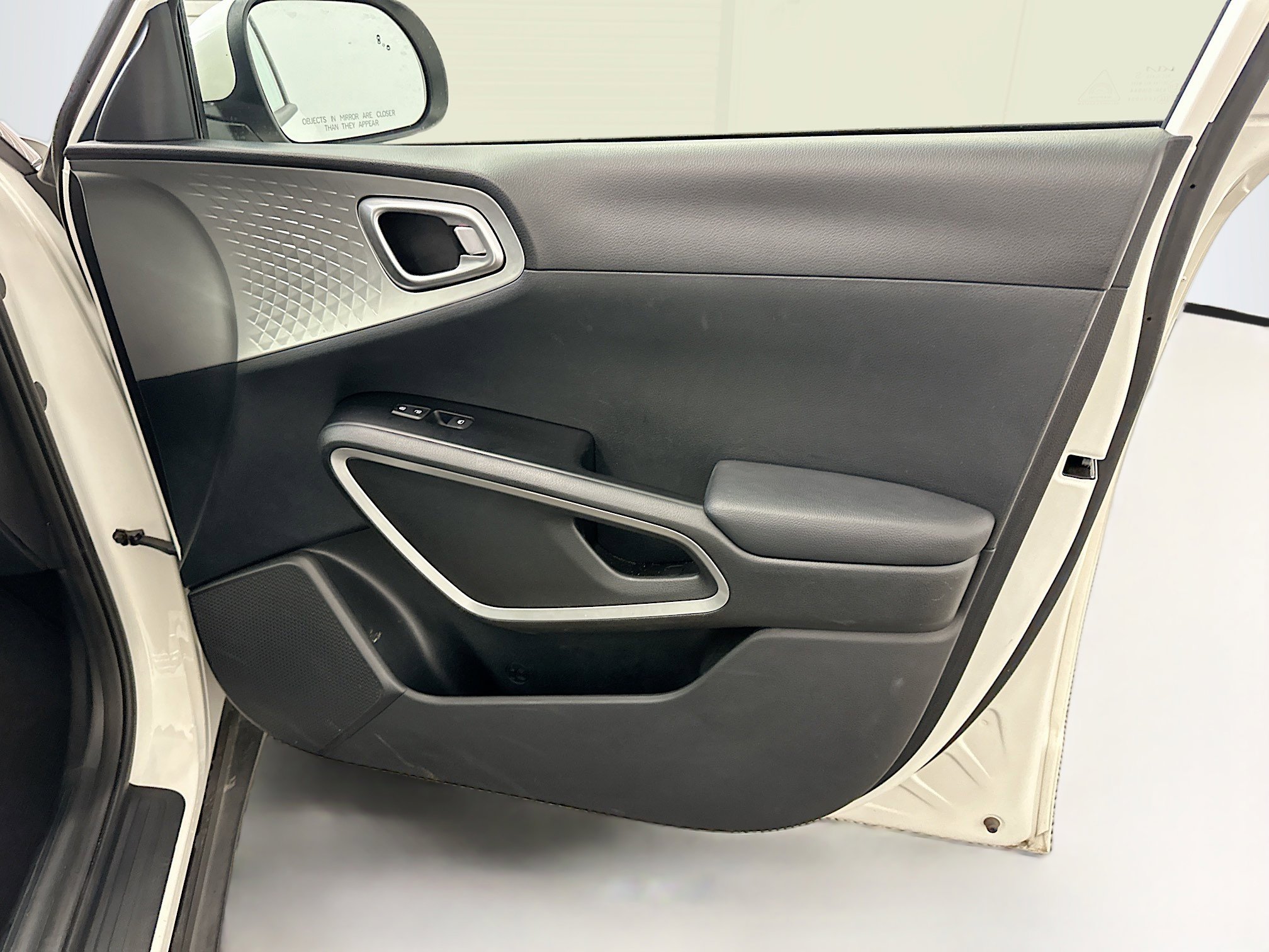 Used 2025 Kia Soul LX w/ LX Technology Package FWD image 32