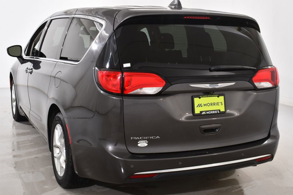 Used 2018 Chrysler Pacifica Touring Plus w/ Tire & Wheel Group FWD image 14