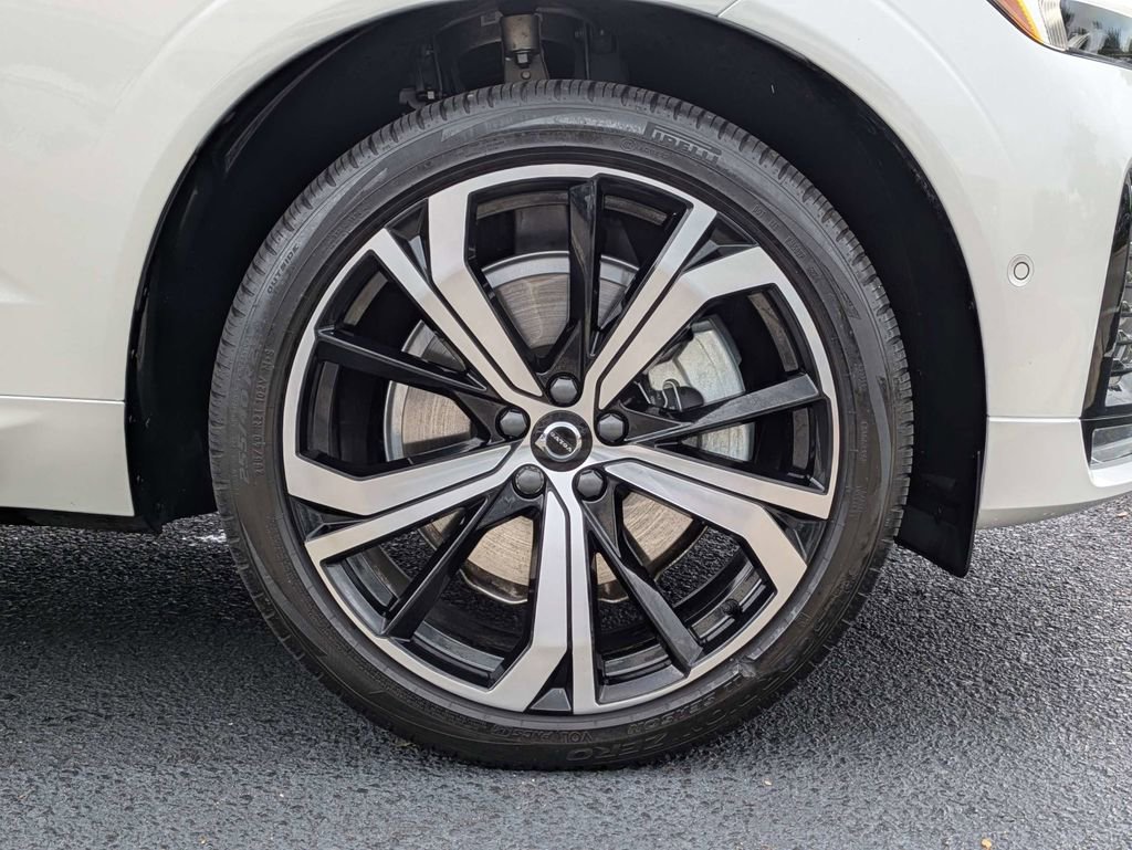 Certified 2025 Volvo XC60 B5 Ultra w/ Protection Package Premier AWD/4WD image 11