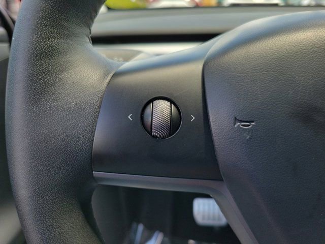 Used 2023 Tesla Model Y Performance AWD/4WD image 18