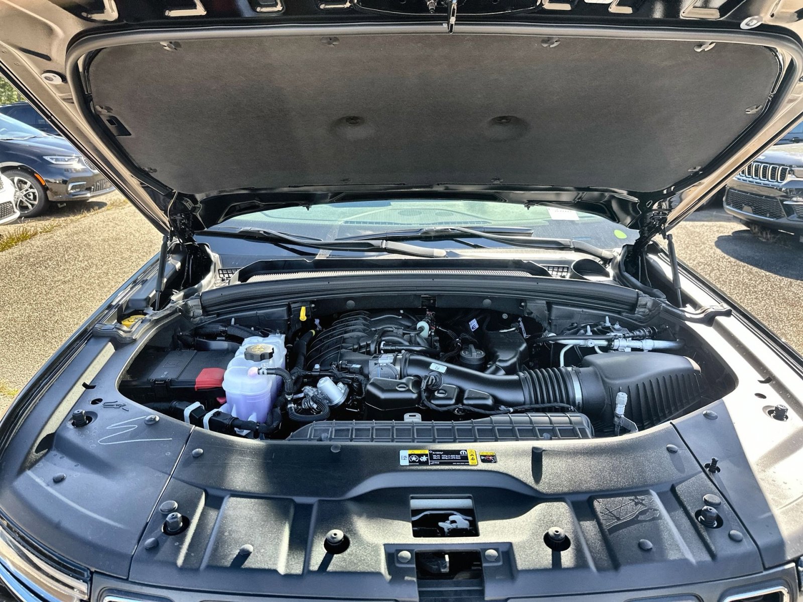 New 2025 Jeep Grand Cherokee Laredo X w/ Luxury Tech Group I image 27