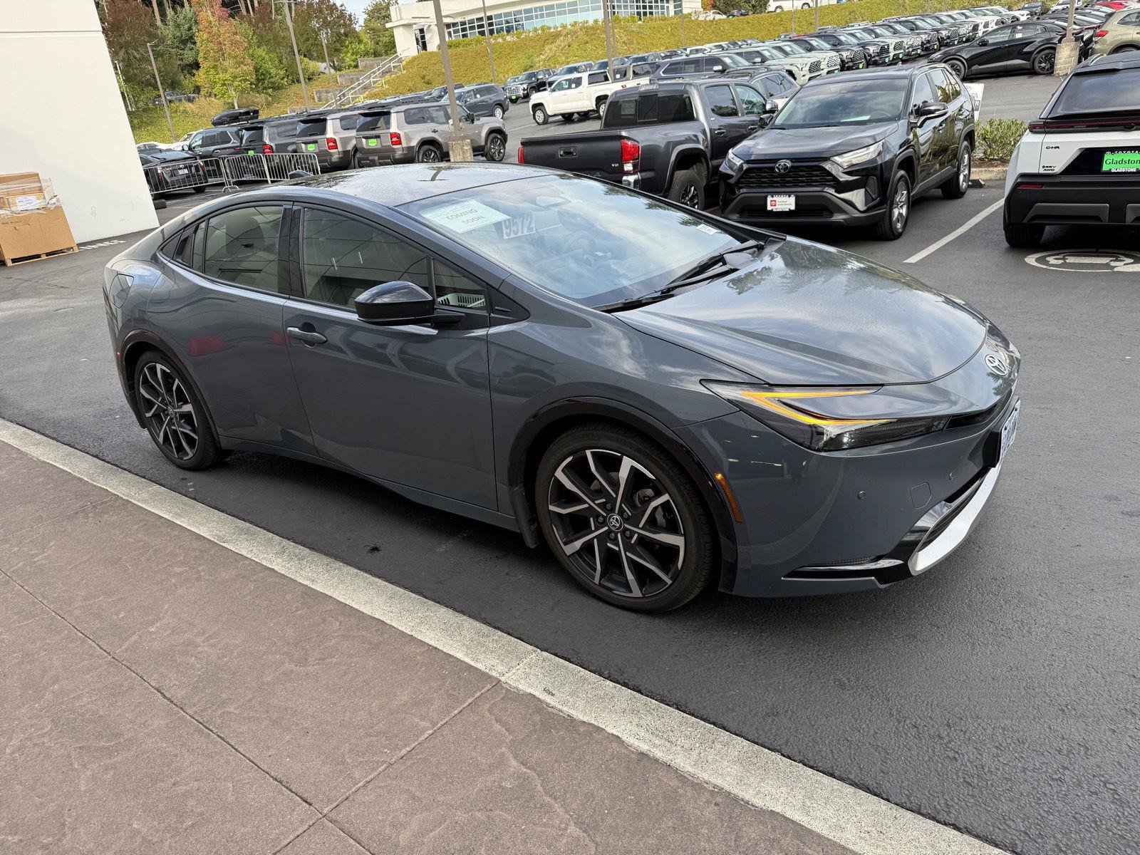 Used 2025 Toyota Prius Plug-In Hybrid FWD image 6