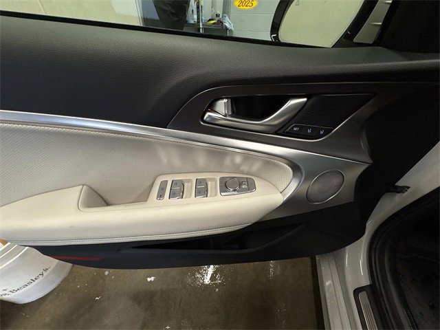 Used 2025 Genesis G70 3.3T Advanced image 19