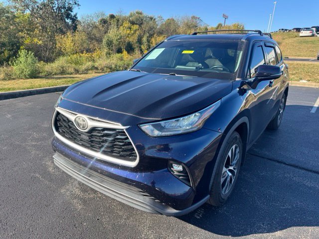 Used 2020 Toyota Highlander XLE AWD/4WD image 7