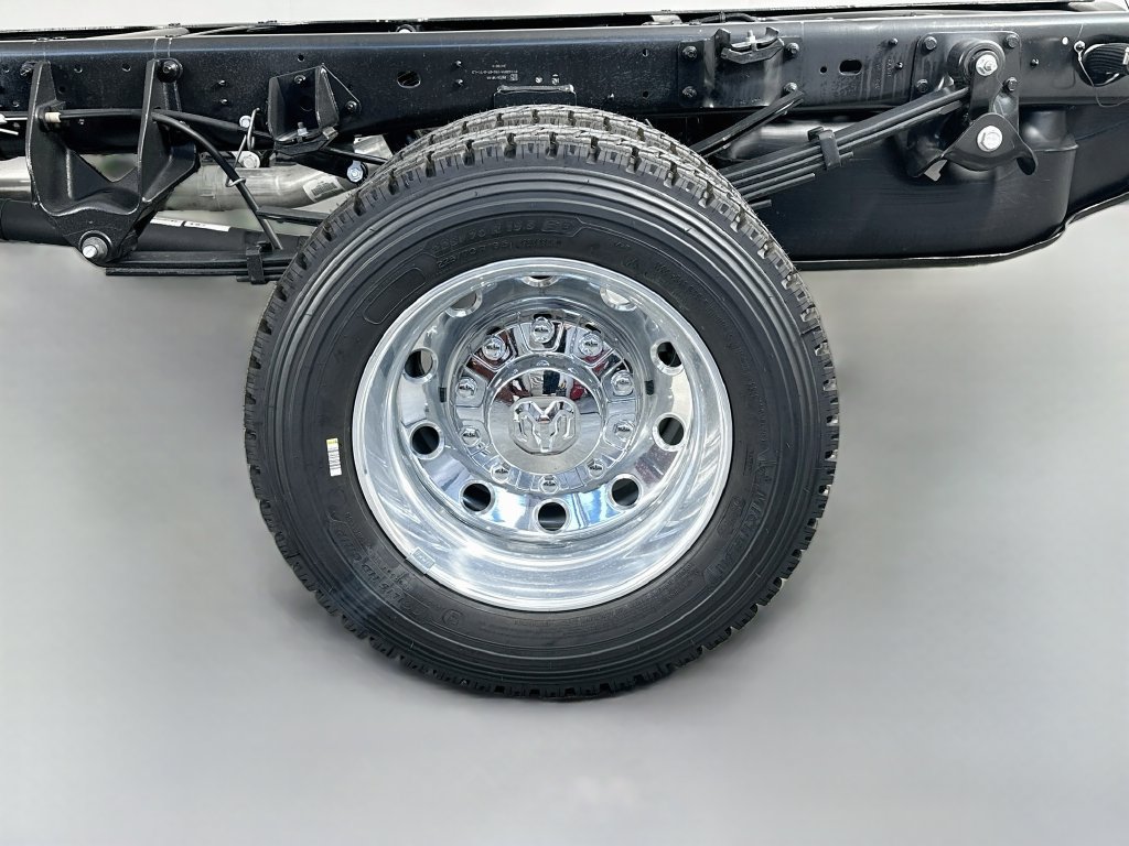 New 2026 RAM 4500 4x4 Crew Cab DRW w/ Laramie Trim Package image 16