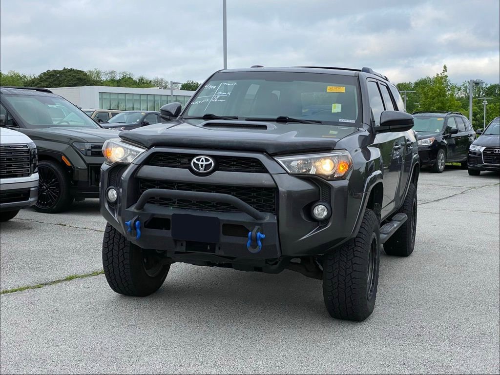 Used 2018 Toyota 4Runner TRD Off-Road AWD/4WD image 3