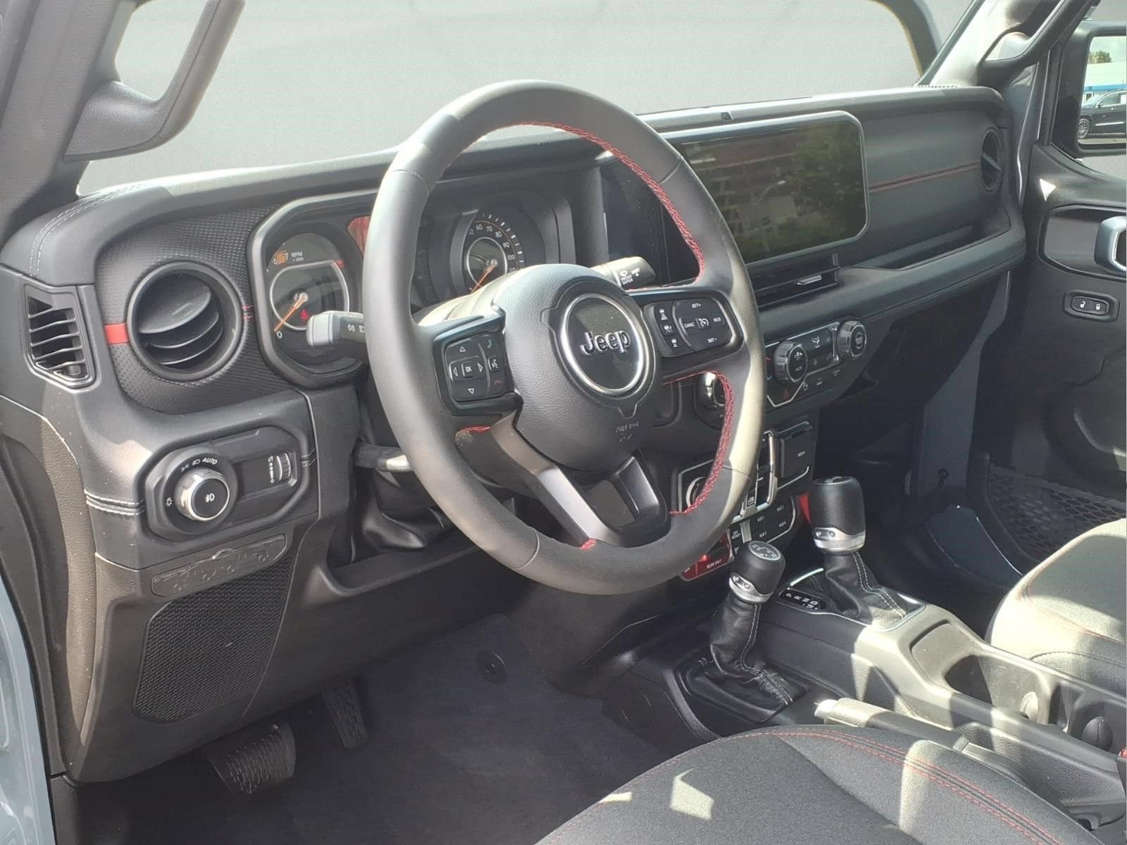 Used 2024 Jeep Wrangler Unlimited Rubicon w/ Technology Group AWD/4WD image 7