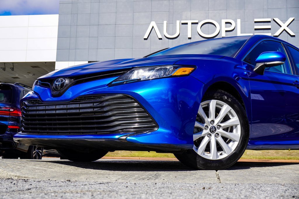 Used 2020 Toyota Camry LE image 2