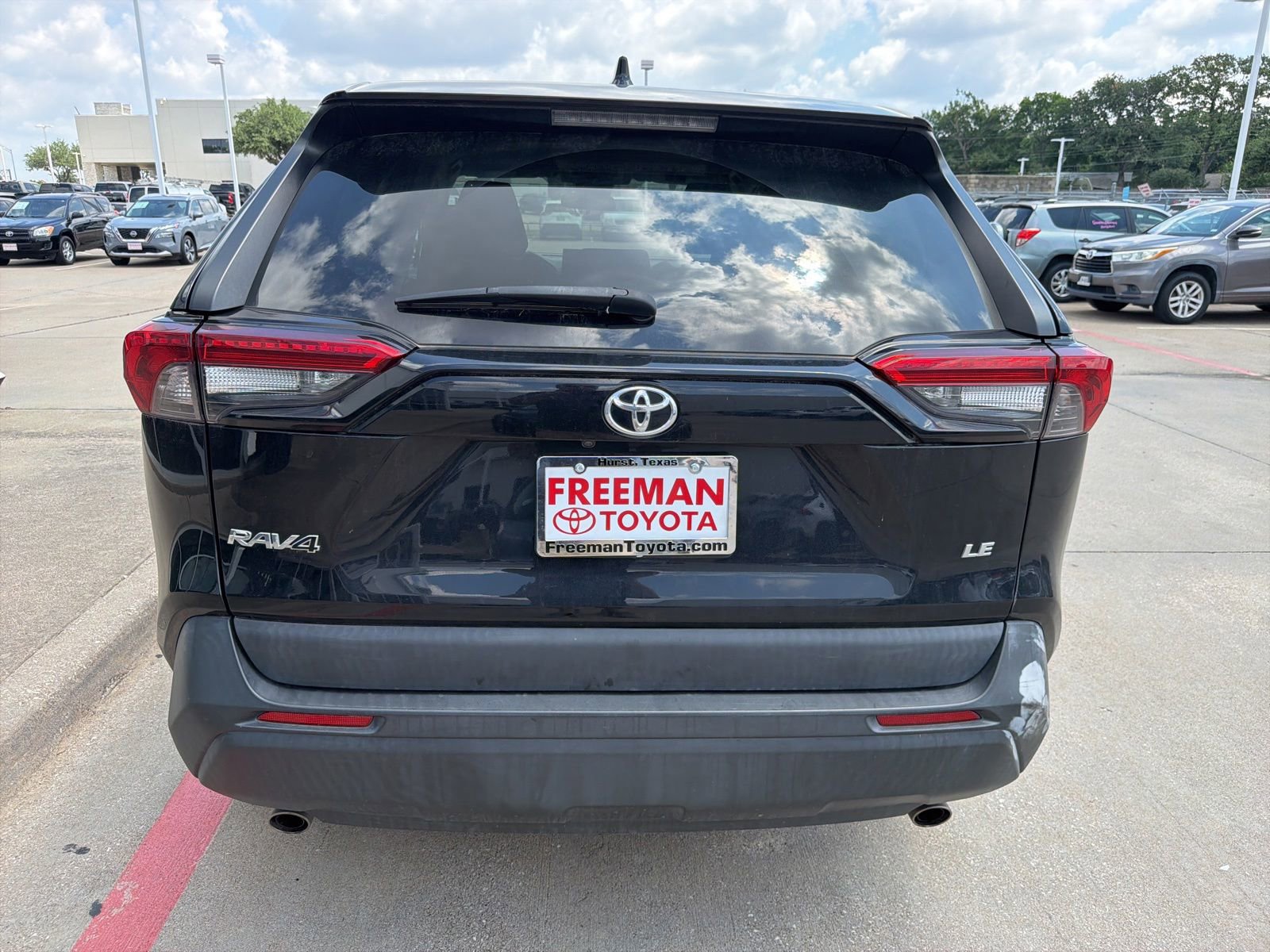 Used 2022 Toyota RAV4 LE FWD image 7
