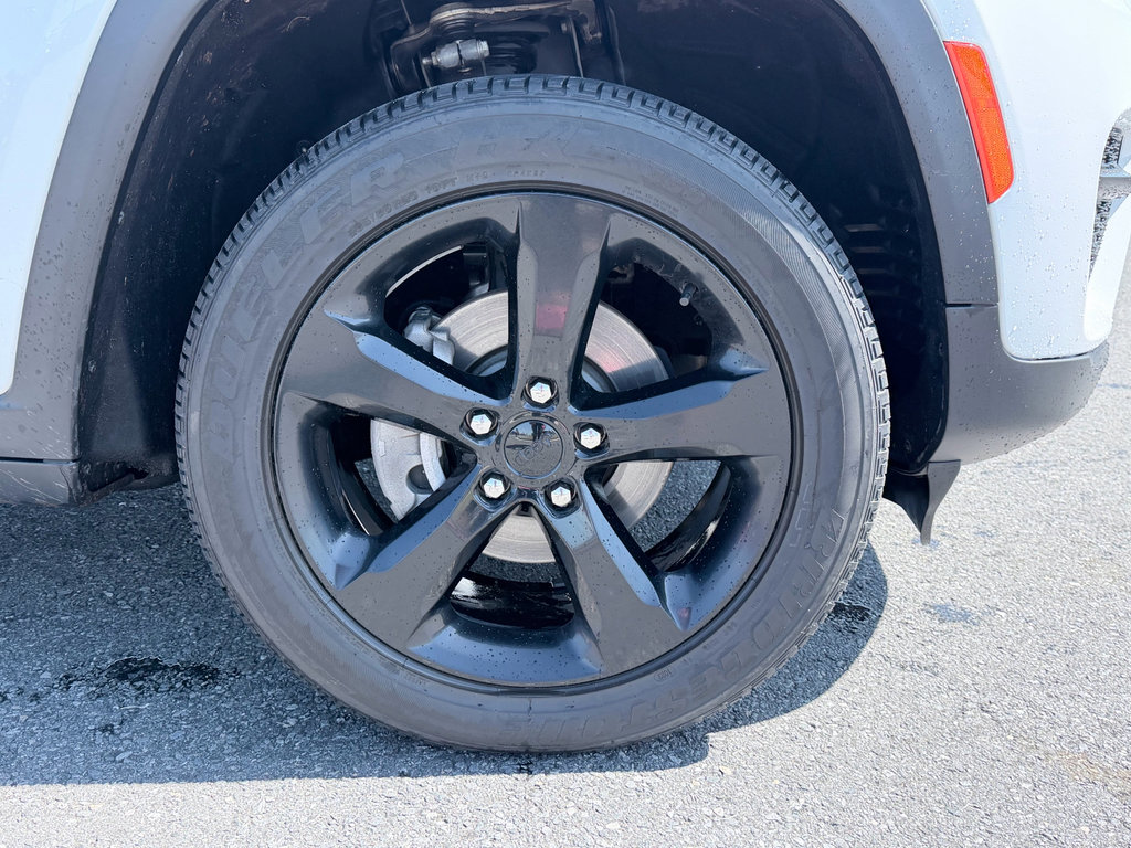 Used 2023 Jeep Grand Cherokee Altitude RWD image 32