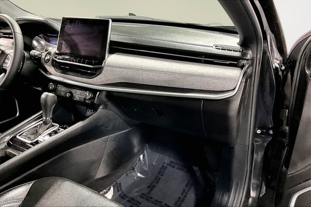 Used 2024 Jeep Compass Latitude image 25