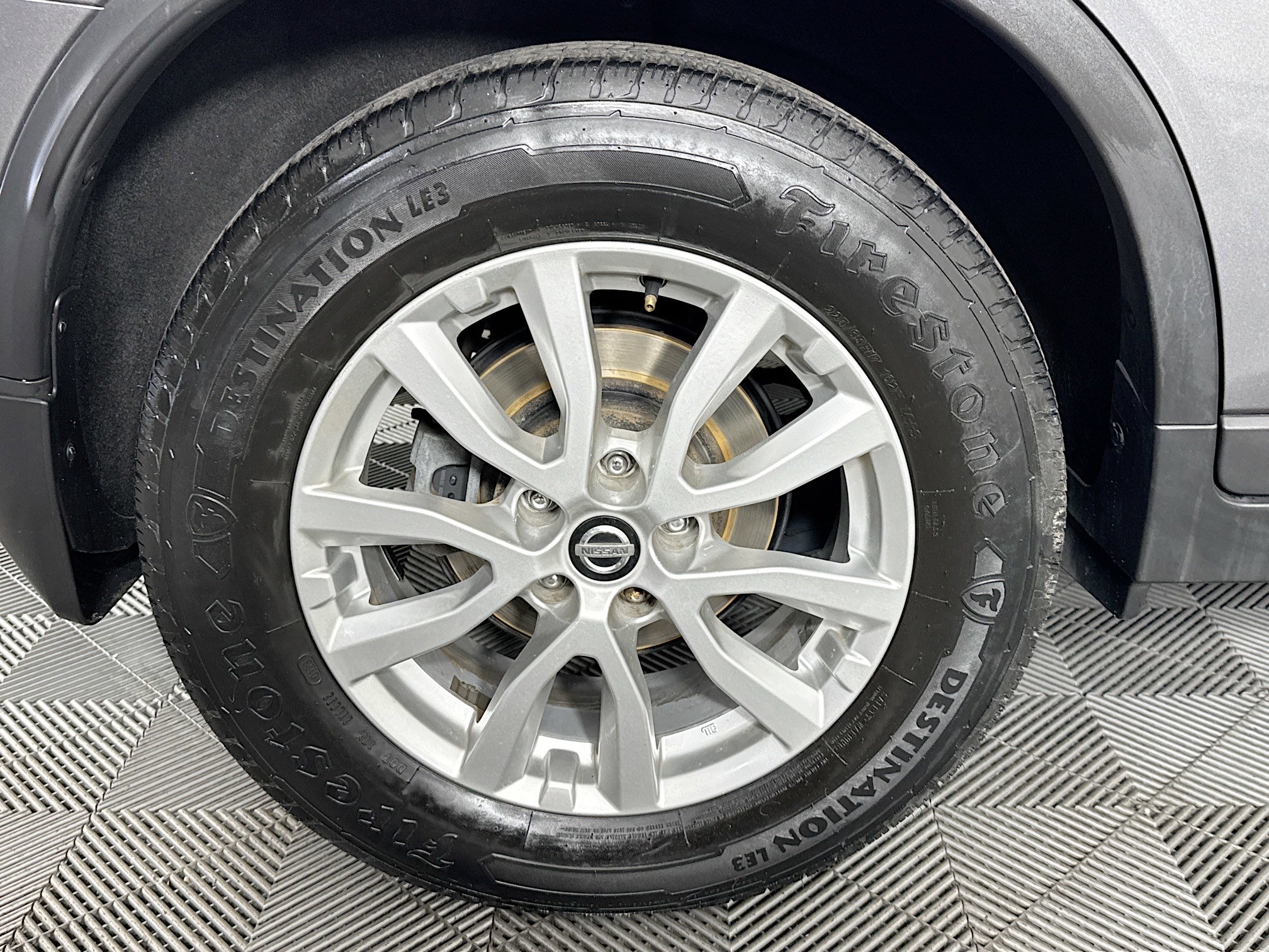 Used 2017 Nissan Rogue SV w/ SV Premium Package image 32