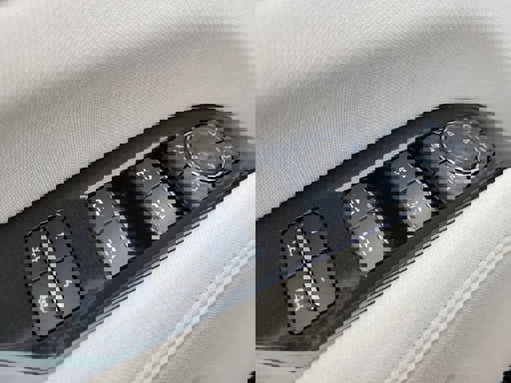 Certified 2022 Cadillac Escalade Premium Luxury Platinum image 21