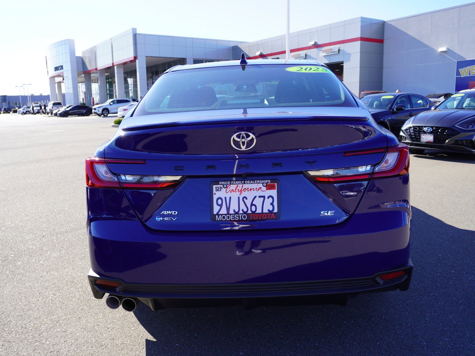 Used 2025 Toyota Camry SE image 9