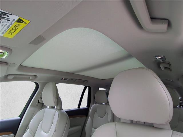 Used 2022 Volvo XC90 T6 Momentum AWD/4WD image 16