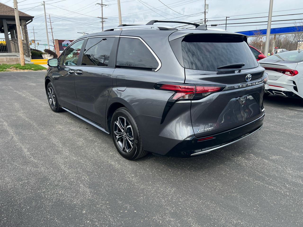 Used 2025 Toyota Sienna Platinum image 7