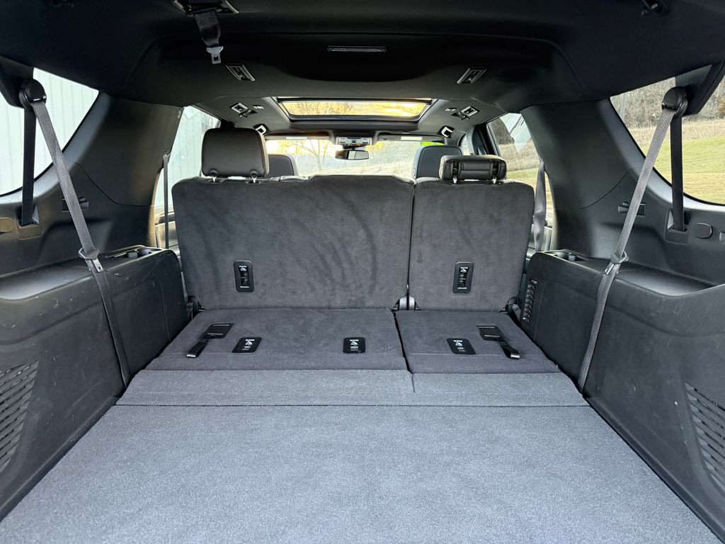 Used 2024 Chevrolet Suburban RST AWD/4WD image 9