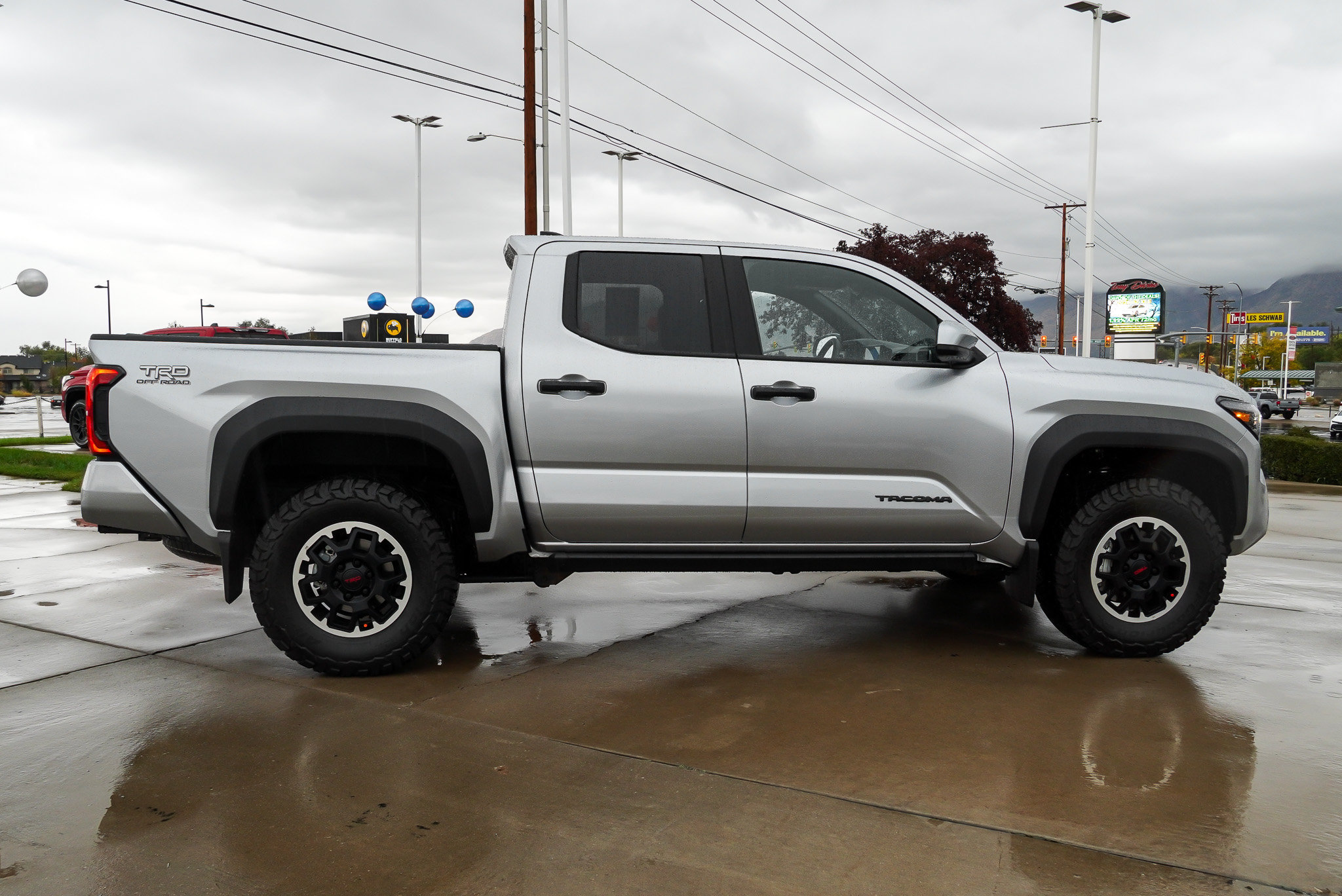Certified 2025 Toyota Tacoma TRD Off-Road AWD/4WD image 9
