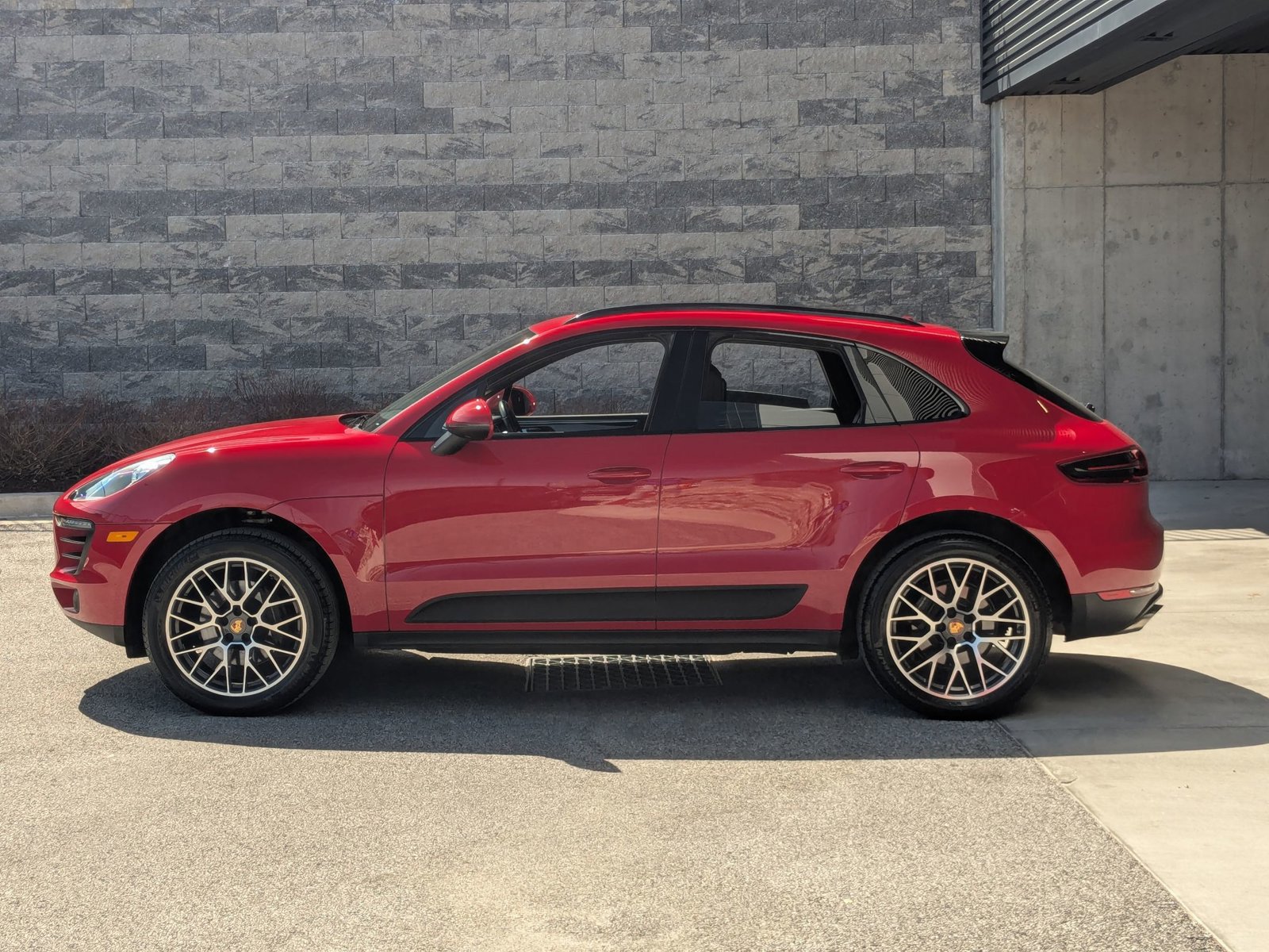 Used 2018 Porsche Macan image 2