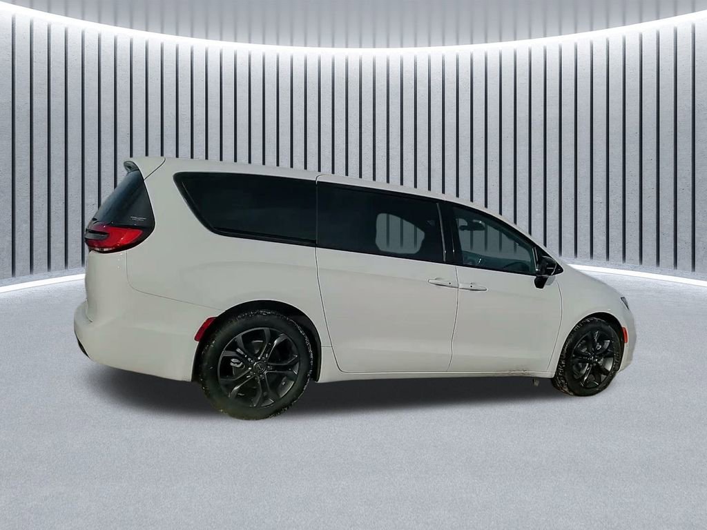 New 2026 Chrysler Pacifica Select FWD image 6