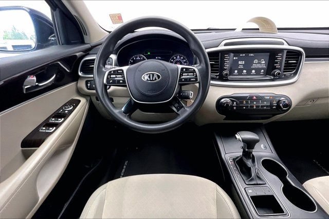 Used 2019 Kia Sorento FWD image 4