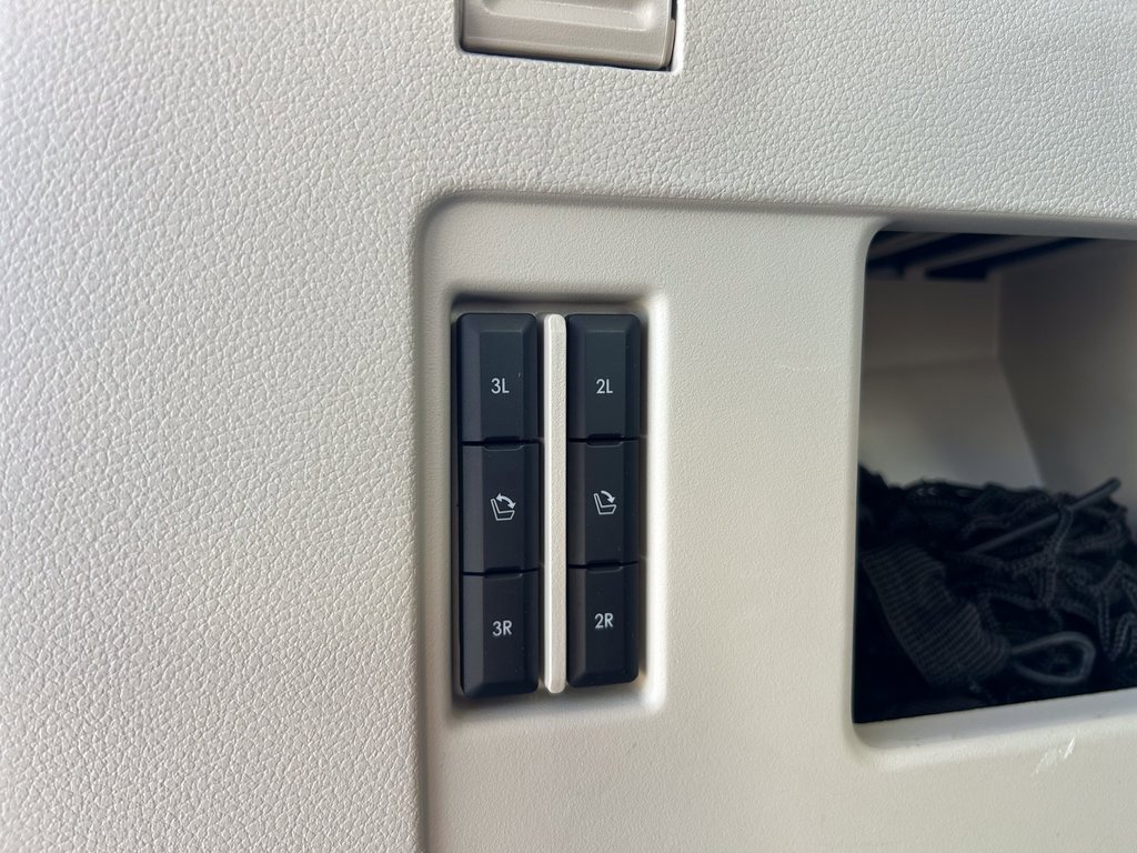 Used 2020 Lincoln Navigator Reserve w/ Luxury Package image 17