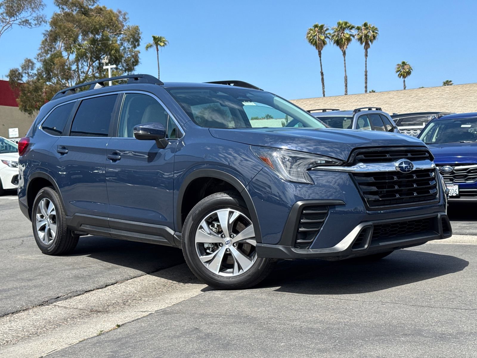 Certified 2023 Subaru Ascent Premium w/ Convenience Package AWD/4WD image 2