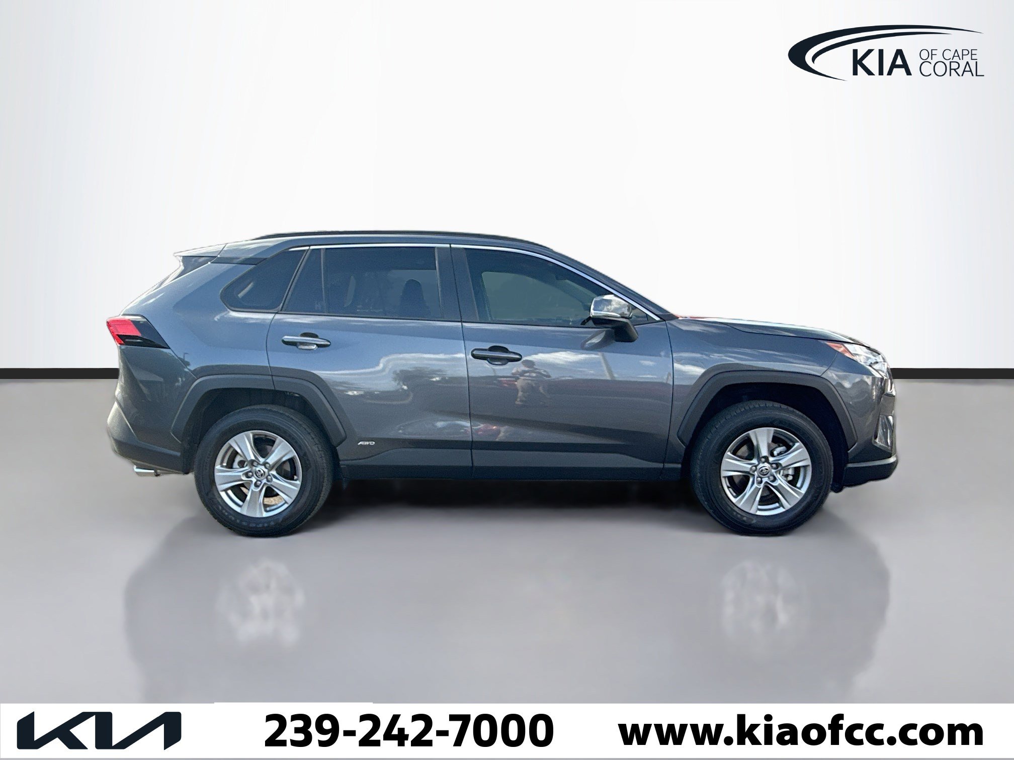 Used 2025 Toyota RAV4 XLE w/ Convenience Package image 7