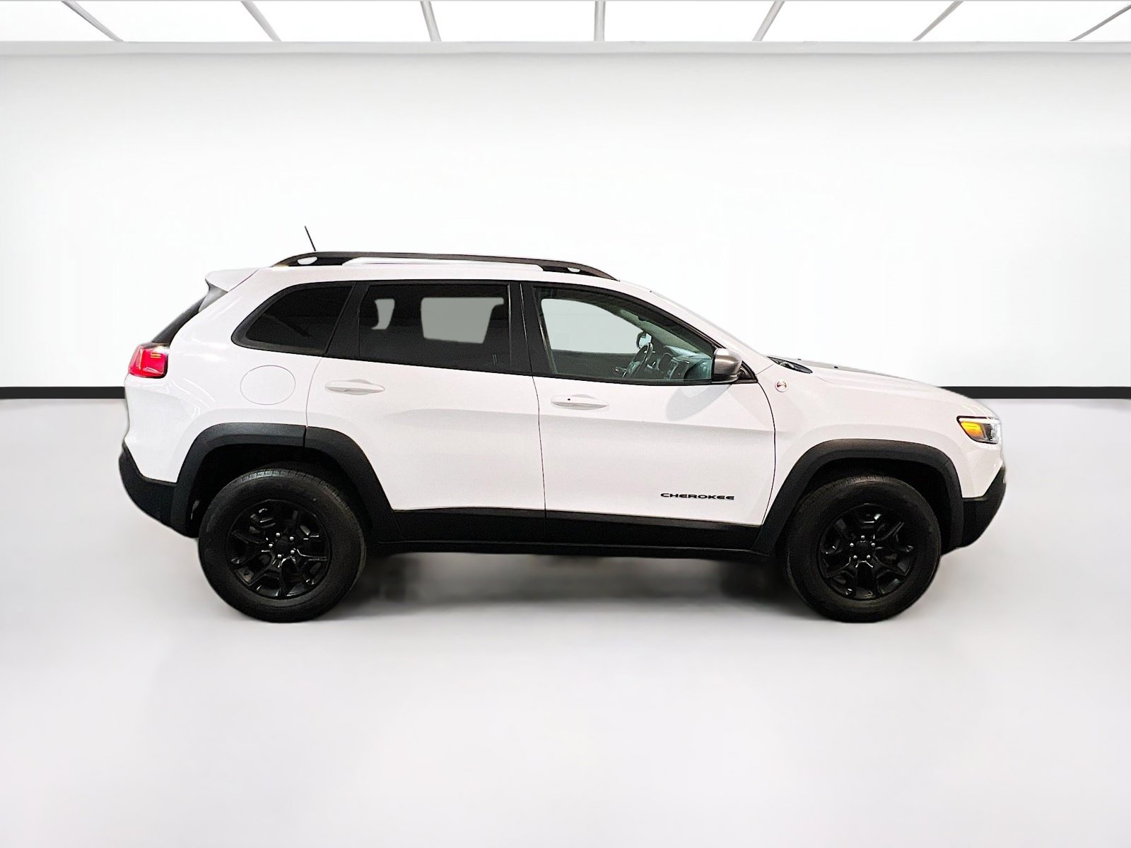 Used 2019 Jeep Cherokee Trailhawk w/ Trailer Tow Group AWD/4WD image 23