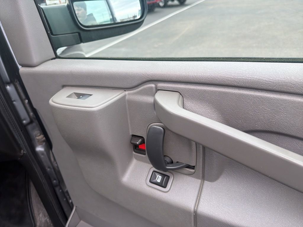 Used 2017 Chevrolet Express 3500 LT w/ LT Preferred Equipment Group RWD image 18