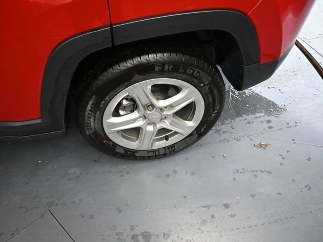 Used 2024 Jeep Compass Latitude image 17