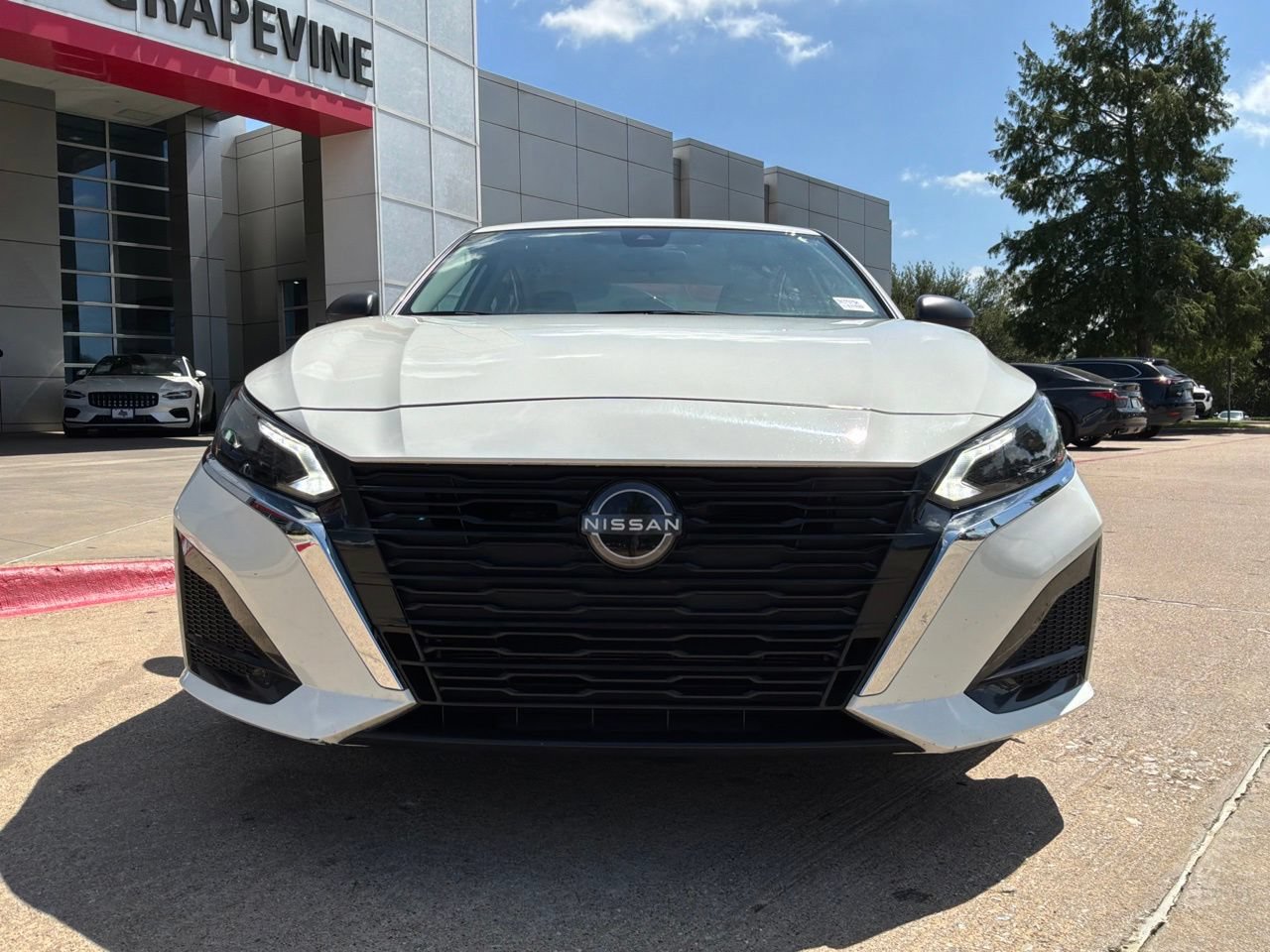 Used 2025 Nissan Altima 2.5 SV FWD image 3