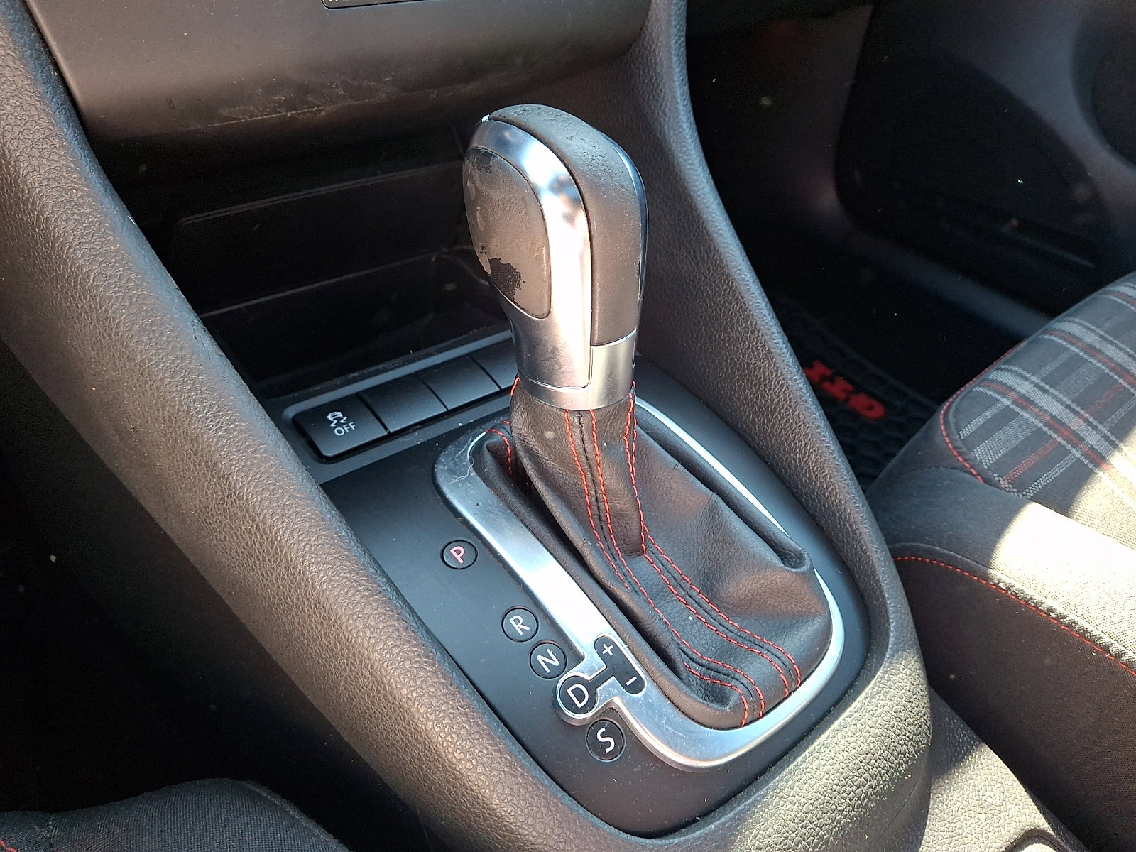 Used 2011 Volkswagen GTI 2-Door FWD image 15
