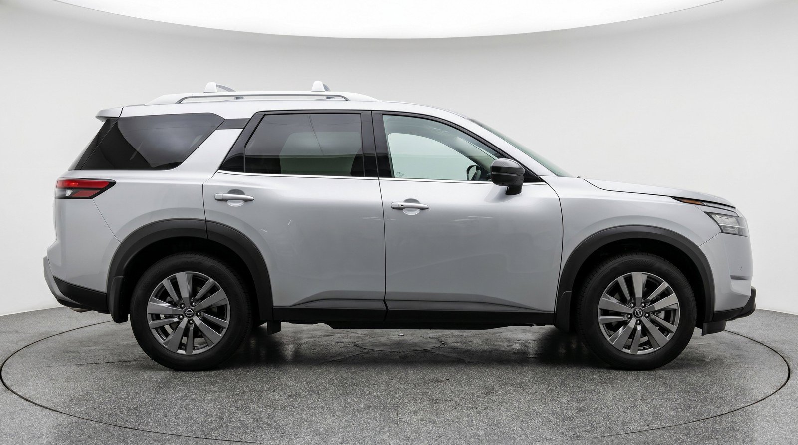 Used 2025 Nissan Pathfinder SV FWD image 11