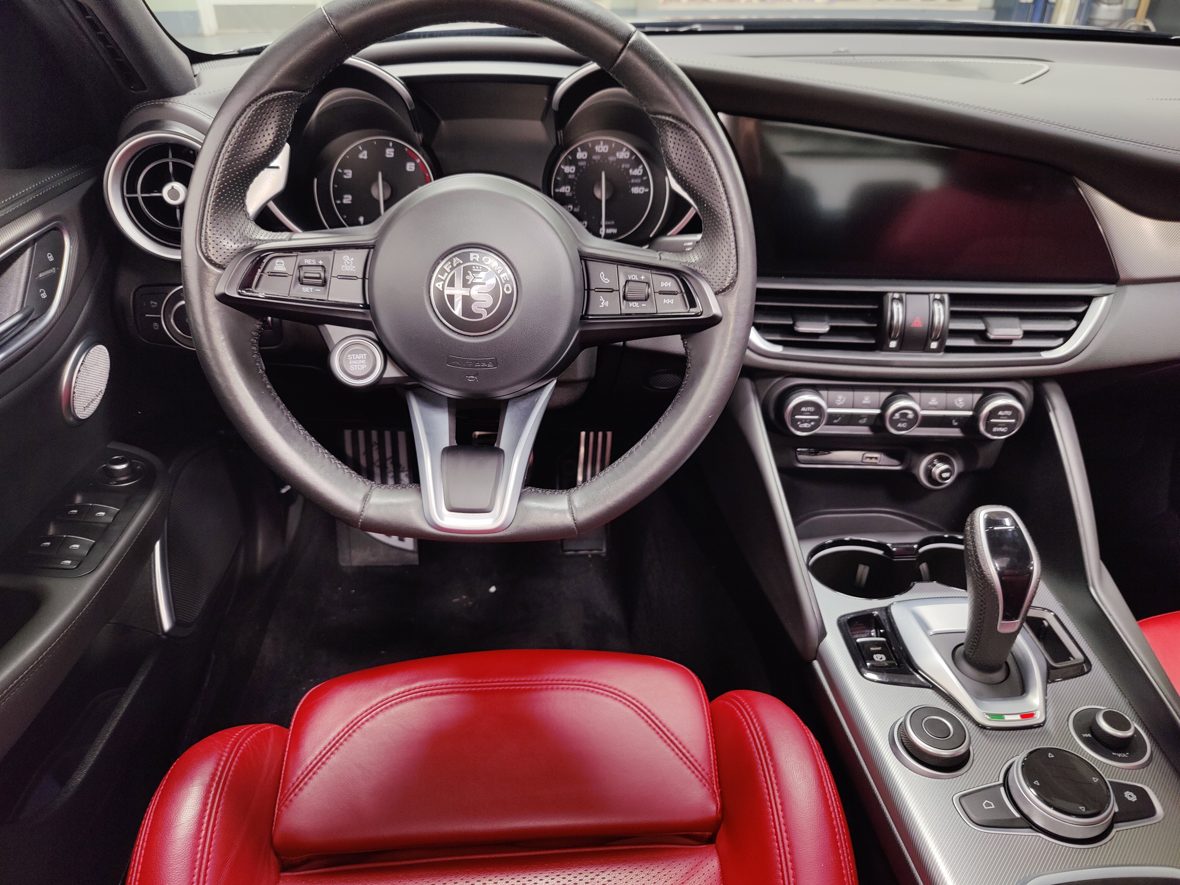 Certified 2022 Alfa Romeo Giulia Veloce image 19