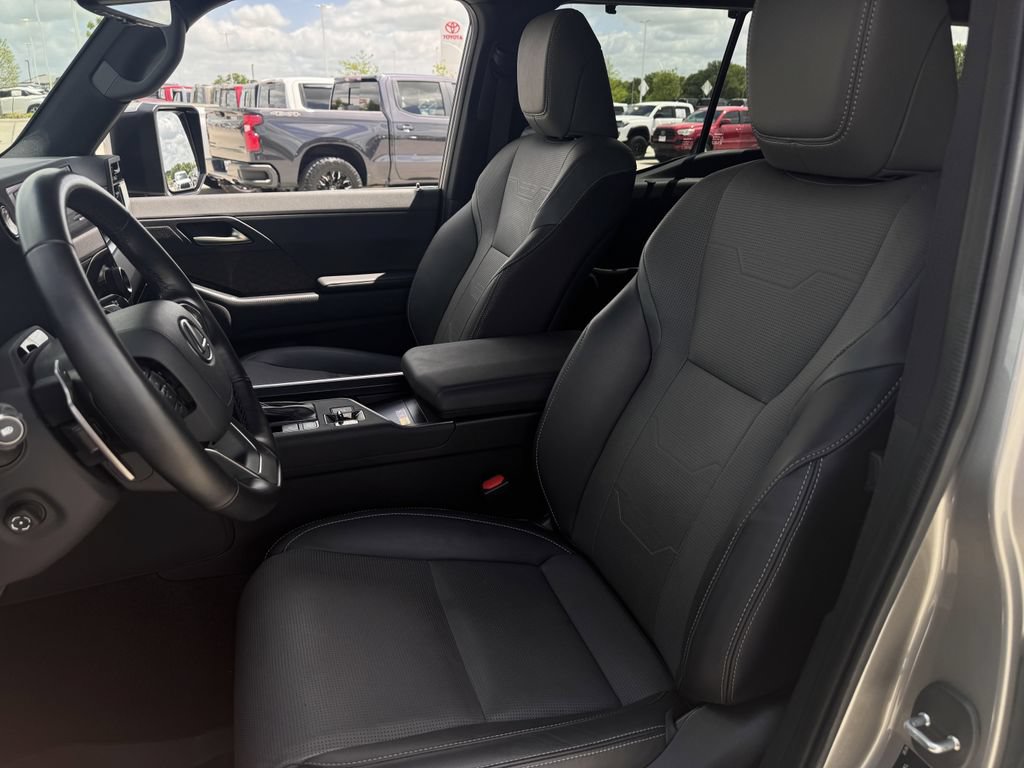 Used 2024 Lexus GX 550 w/ Accessory Package (2T) AWD/4WD image 26