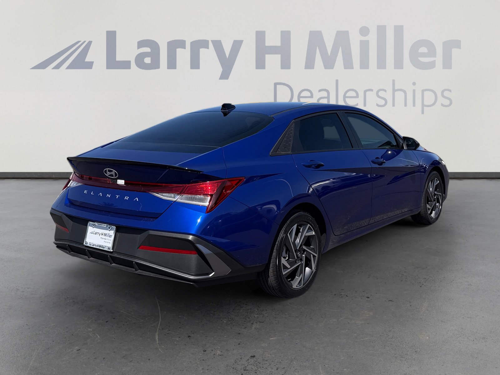 Certified 2025 Hyundai Elantra Sport FWD image 5