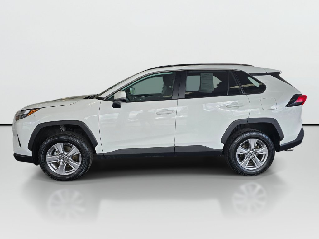 Used 2025 Toyota RAV4 XLE AWD/4WD image 2